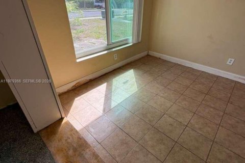 House in Hollywood, Florida 2 bedrooms, 71.35 sq.m. № 2043994 - photo 7