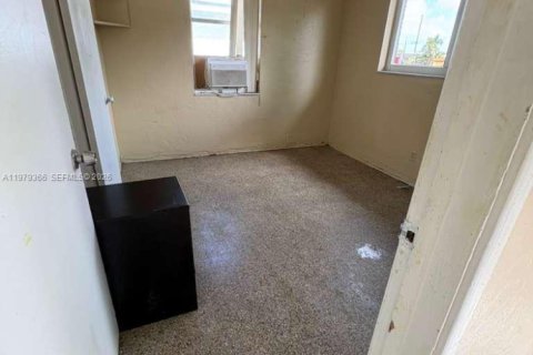 House in Hollywood, Florida 2 bedrooms, 71.35 sq.m. № 2043994 - photo 10