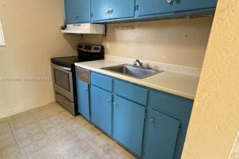 House in Hollywood, Florida 2 bedrooms, 71.35 sq.m. № 2043994 - photo 12