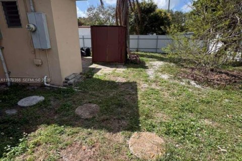 House in Hollywood, Florida 2 bedrooms, 71.35 sq.m. № 2043994 - photo 3