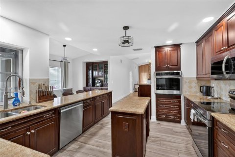 House in Cape Coral, Florida 6 bedrooms, 423.73 sq.m. № 2151017 - photo 13
