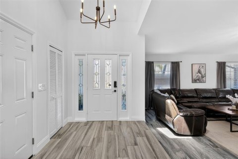 House in Cape Coral, Florida 6 bedrooms, 423.73 sq.m. № 2151017 - photo 7