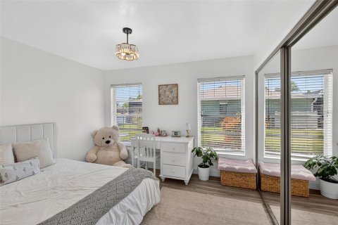 House in Cape Coral, Florida 6 bedrooms, 423.73 sq.m. № 2151017 - photo 24