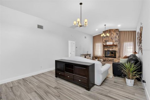House in Cape Coral, Florida 6 bedrooms, 423.73 sq.m. № 2151017 - photo 8