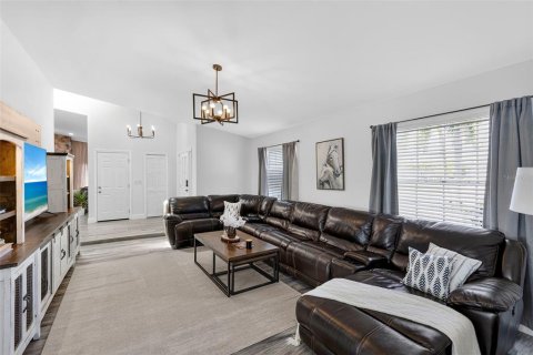 House in Cape Coral, Florida 6 bedrooms, 423.73 sq.m. № 2151017 - photo 11