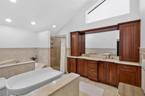 House in Cape Coral, Florida 6 bedrooms, 423.73 sq.m. № 2151017 - photo 22