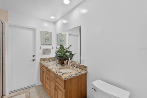 House in Cape Coral, Florida 6 bedrooms, 423.73 sq.m. № 2151017 - photo 30