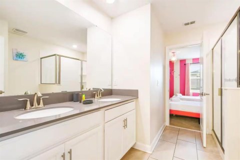 Villa ou maison à vendre à Kissimmee, Floride: 8 chambres, 398.46 m2 № 2388861 - photo 13