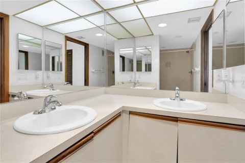 Condo in Saint Pete Beach, Florida, 2 bedrooms  № 1826458 - photo 17