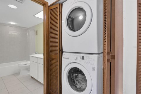 Condo in Saint Pete Beach, Florida, 2 bedrooms  № 1826458 - photo 23
