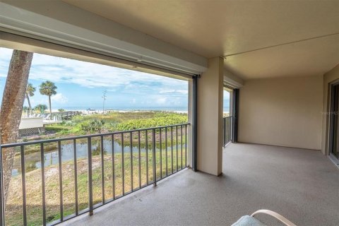 Condo in Saint Pete Beach, Florida, 2 bedrooms  № 1826458 - photo 21