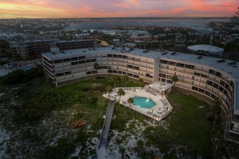 Condo in Saint Pete Beach, Florida, 2 bedrooms  № 1826458 - photo 2