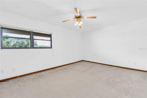 Condo in Saint Pete Beach, Florida, 2 bedrooms  № 1826458 - photo 12