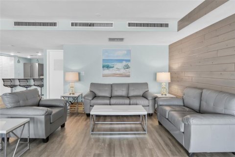Condo in Saint Pete Beach, Florida, 2 bedrooms  № 1826458 - photo 24