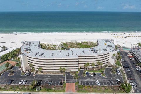 Condo in Saint Pete Beach, Florida, 2 bedrooms  № 1826458 - photo 28