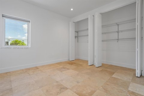 Townhouse in Miami, Florida 3 bedrooms, 188.68 sq.m. № 1994290 - photo 30