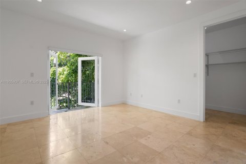 Townhouse in Miami, Florida 3 bedrooms, 188.68 sq.m. № 1994290 - photo 23