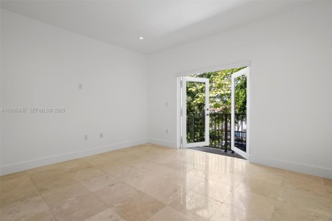 Townhouse in Miami, Florida 3 bedrooms, 188.68 sq.m. № 1994290 - photo 25