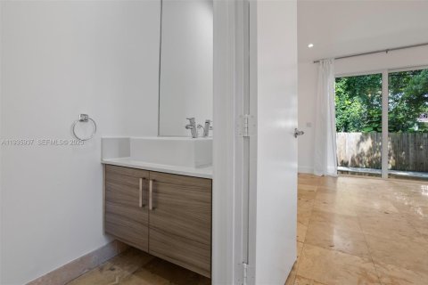 Townhouse in Miami, Florida 3 bedrooms, 188.68 sq.m. № 1994290 - photo 22
