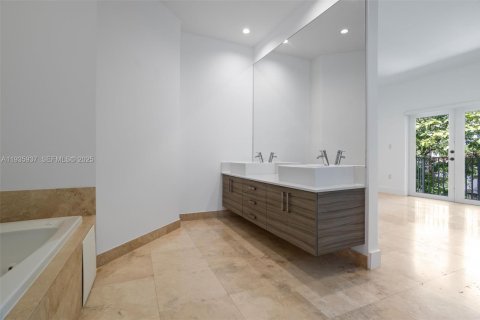 Townhouse in Miami, Florida 3 bedrooms, 188.68 sq.m. № 1994290 - photo 26