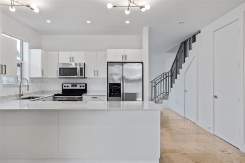 Townhouse in Miami, Florida 3 bedrooms, 188.68 sq.m. № 1994290 - photo 18