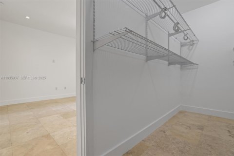 Townhouse in Miami, Florida 3 bedrooms, 188.68 sq.m. № 1994290 - photo 29