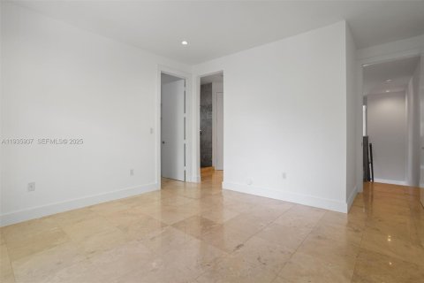 Townhouse in Miami, Florida 3 bedrooms, 188.68 sq.m. № 1994290 - photo 24