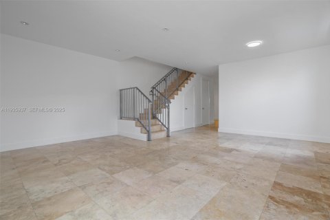 Townhouse in Miami, Florida 3 bedrooms, 188.68 sq.m. № 1994290 - photo 12