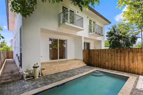 Townhouse in Miami, Florida 3 bedrooms, 188.68 sq.m. № 1994290 - photo 11