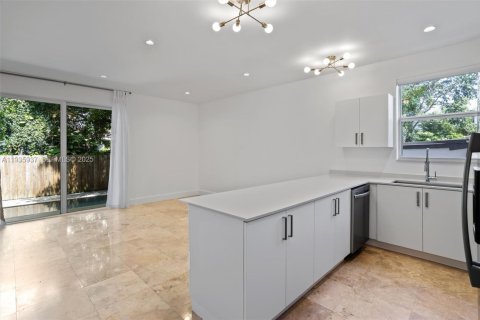 Townhouse in Miami, Florida 3 bedrooms, 188.68 sq.m. № 1994290 - photo 20