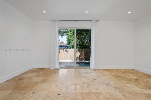 Townhouse in Miami, Florida 3 bedrooms, 188.68 sq.m. № 1994290 - photo 16