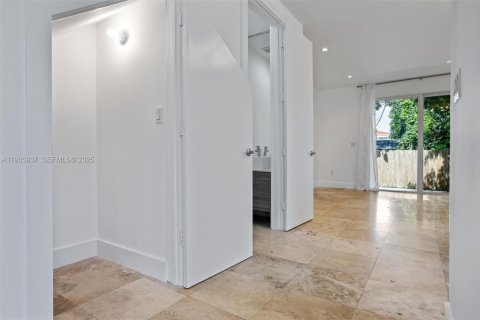 Townhouse in Miami, Florida 3 bedrooms, 188.68 sq.m. № 1994290 - photo 21