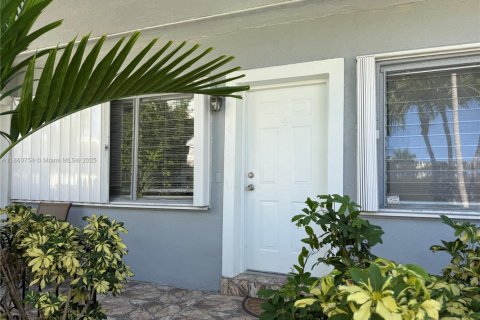 Villa ou maison à louer à Miami Beach, Floride: 1 chambre, 74.32 m2 № 1892397 - photo 2