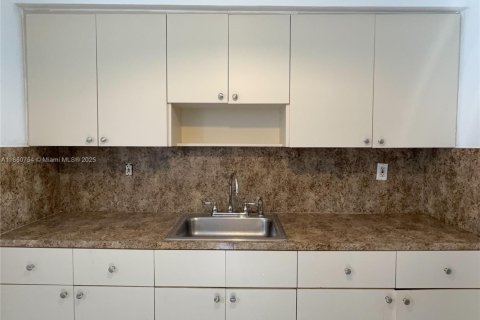 Villa ou maison à louer à Miami Beach, Floride: 1 chambre, 74.32 m2 № 1892397 - photo 8