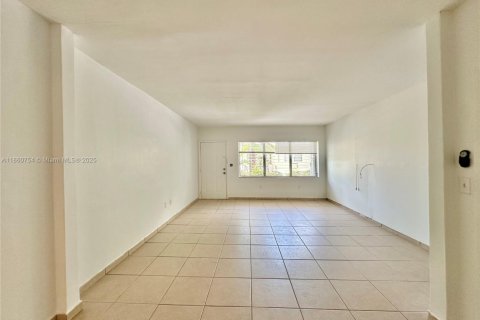 Villa ou maison à louer à Miami Beach, Floride: 1 chambre, 74.32 m2 № 1892397 - photo 11