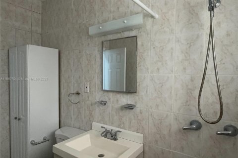 Villa ou maison à louer à Miami Beach, Floride: 1 chambre, 74.32 m2 № 1892397 - photo 13