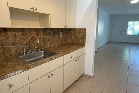 Villa ou maison à louer à Miami Beach, Floride: 1 chambre, 74.32 m2 № 1892397 - photo 9