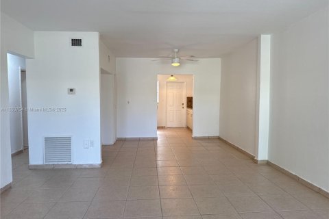 Villa ou maison à louer à Miami Beach, Floride: 1 chambre, 74.32 m2 № 1892397 - photo 3