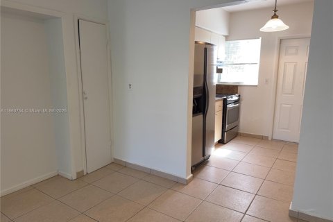 Villa ou maison à louer à Miami Beach, Floride: 1 chambre, 74.32 m2 № 1892397 - photo 5