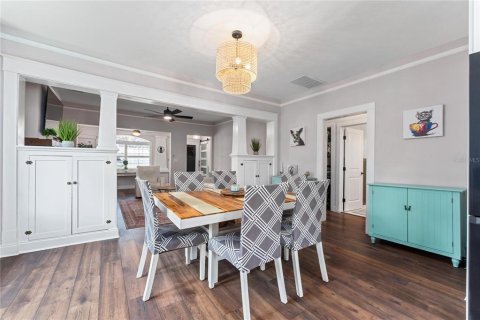 House in Orlando, Florida 4 bedrooms, 179.67 sq.m. № 1678160 - photo 13