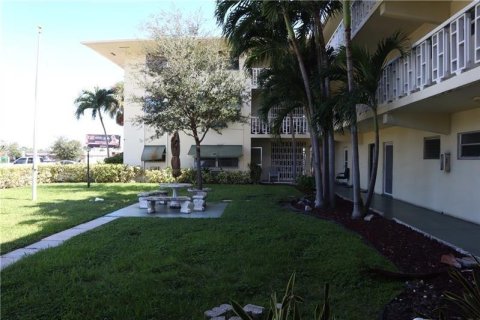 Copropriété à louer à Pompano Beach, Floride: 2 chambres, 78.04 m2 № 1210551 - photo 1