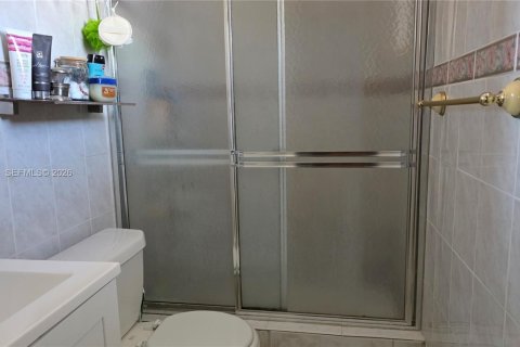 House in Miami, Florida 4 bedrooms, 172.61 sq.m. № 2010768 - photo 21