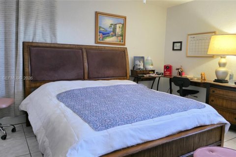 House in Miami, Florida 4 bedrooms, 172.61 sq.m. № 2010768 - photo 18