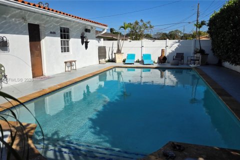 House in Miami, Florida 4 bedrooms, 172.61 sq.m. № 2010768 - photo 30