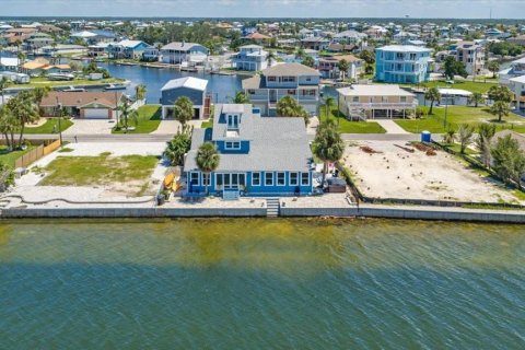 Villa ou maison à vendre à Hernando Beach, Floride: 3 chambres, 261.24 m2 № 2319212 - photo 2