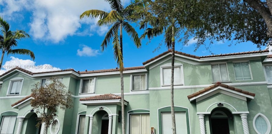 Townhouse in Homestead, Florida 3 bedrooms, 120.96 sq.m. № 2152985