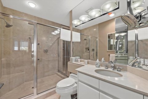 Condo in Longboat Key, Florida, 2 bedrooms  № 1648297 - photo 17