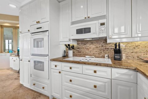 Condo in Longboat Key, Florida, 2 bedrooms  № 1648297 - photo 12