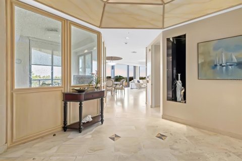 Condo in Longboat Key, Florida, 2 bedrooms  № 1648297 - photo 2