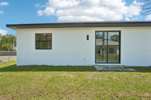 Commercial property in Lehigh Acres, Florida 6 bedrooms, 216.65 sq.m. № 2113561 - photo 25
